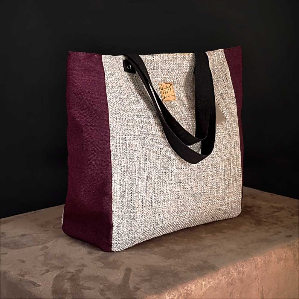 Habilis totebag in Bordeaux-Beige color palette